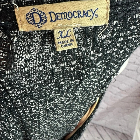 democracy black and white asymmetrical pullover top size XL - Picture 6 of 7